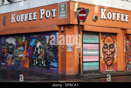 Pot Koffee volets peints dans le quart nord N4 ou NQ 2, le centre-ville de Manchester, Angleterre, RU Banque D'Images