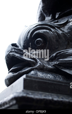 Poisson tête de détails sur lampadaire en rive sud Londres Banque D'Images