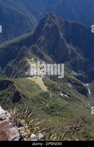 Vue aérienne de Machu Picchu, vu de la Mach Picchu Montagne, Pérou Banque D'Images