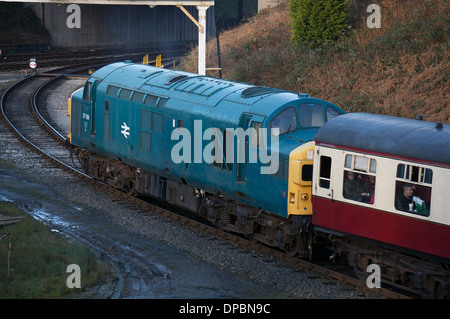 Moteur diesel tire du patrimoine Services aux passagers à East Lancashire railway Banque D'Images