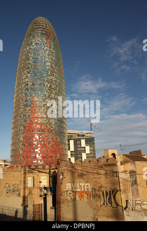 La tour Agbar à Barcelone coloré Banque D'Images