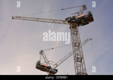 Les grues de construction dans le centre de Londres Banque D'Images