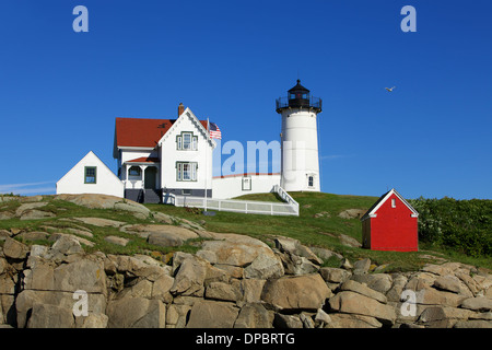 Icône américain célèbre et un classique, le phare de Cape Neddick Lighthouse ou Light Nubble est situé à Sohier Park dans le Maine New York Banque D'Images