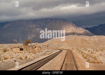 Les voies de chemin de fer, les tunnels et ponts sur Bolan Pass dans la province du Balochistan pakistanais Banque D'Images