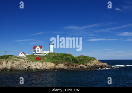 Icône américain célèbre et un classique, le phare de Cape Neddick Lighthouse ou Light Nubble est situé à Sohier Park dans le Maine New York Banque D'Images