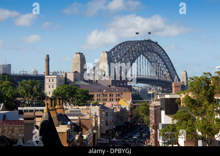 Afficher le long de la rue George dans le district historique Rocks à Sydney Harbour Bridge Sydney NSW Australie Nouvelle Galles du Sud Banque D'Images