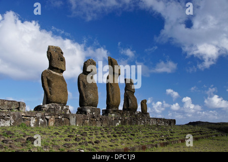 Ahu Vai Ure moai au complexe cérémonial Tahai, île de Pâques, Chili Banque D'Images