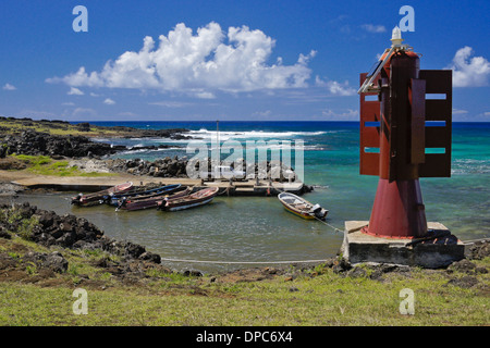 Petit bateau de pêche port près de Ahu Hanga Hoonu, île de Pâques, Chili Banque D'Images