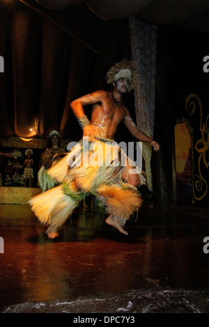 Kari Kari troupe de danseurs et musiciens de Rapa Nui, Hanga Roa, l'île de Pâques, Chili Banque D'Images