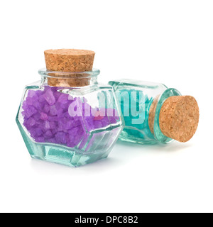 Le sel minéral naturel aromatique isolé sur fond blanc Banque D'Images