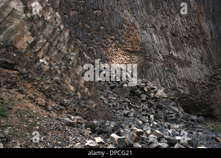 La Gorge Garni possède des colonnes, creusé par la rivière Goght, dénommé le "Symphony des pierres'. Banque D'Images