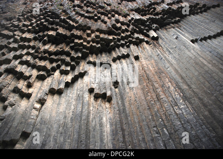 La Gorge Garni possède des colonnes, creusé par la rivière Goght, dénommé le "Symphony des pierres'. Banque D'Images