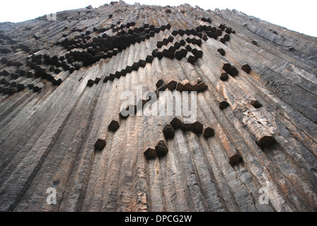 La Gorge Garni possède des colonnes, creusé par la rivière Goght, dénommé le "Symphony des pierres'. Banque D'Images