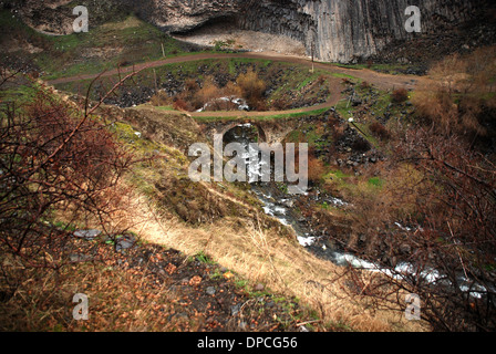 La Gorge Garni possède des colonnes, creusé par la rivière Goght, dénommé le "Symphony des pierres'. Banque D'Images