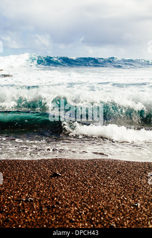 Détail de la plage de sable rouge près de Hana à Maui, Hawaii Banque D'Images