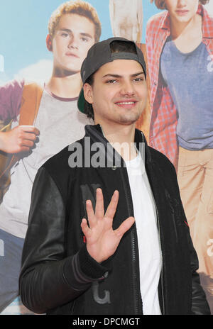 Munich, Allemagne. 12Th Jan, 2014. L'acteur allemand Jimi Blue Ochsenknecht pose lors de la première de son film 'Fuenf Freunde 3' (3) à cinq célèbres cinémas CINEMAXX à Munich, Allemagne, 12 janvier 2014. Le film pour enfants est diffusé dans les salles allemandes le 16 janvier. Photo : URSULA DUEREN/dpa/Alamy Live News Banque D'Images