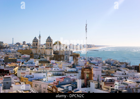 Vue de Cadix et de sa cathédrale de la Torre Tavira, ou la Tour Tavira, Espagne. Banque D'Images