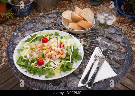 Crevettes fraîches kiwi melon salade de pâtes et Banque D'Images