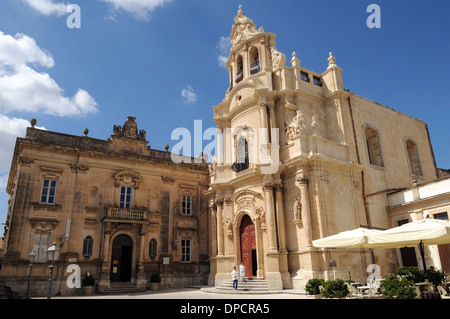 Vue sur la vieille ville, église de San Giuseppe, Ragusa Ibla Banque D'Images