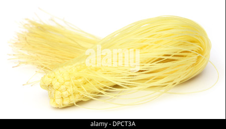 Fresh baby corns over white background Banque D'Images