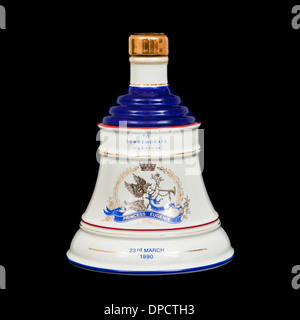 Bell's Old Scotch Whisky - Carafe Royal porcelaine faites par Wade, commémorant la naissance de la princesse Eugénie (23 mars 1990) Banque D'Images