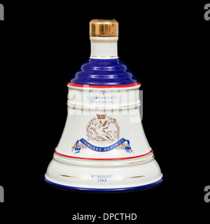 Bell's Old Scotch Whisky - Carafe Royal porcelaine faites par Wade, commémorant la naissance de la princesse Beatrice (08 août 1988) Banque D'Images