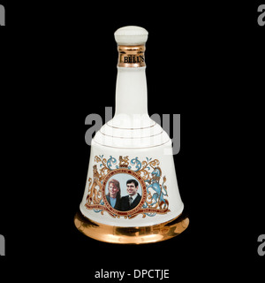 Bell's Scotch Whisky carafe en porcelaine faites par Wade, commémorant le mariage de Son Altesse Royale le prince Andrew et Mlle Sarah Ferguson Banque D'Images