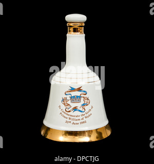 Bell's Scotch Whisky Carafe Royal porcelaine faites par Wade, commémorant la naissance du Prince William de Galles le 21 juin 1982 Banque D'Images