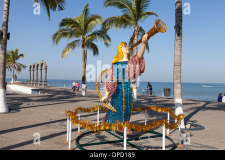 Ange de Noël sur le Malecon - Puerto Vallarta, Jalisco, Mexique Banque D'Images