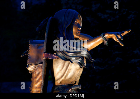 Sacagawea statue, Parc Marin de Cascade Locks, Cascade Locks, Columbia River Gorge National Scenic Area, New York Banque D'Images