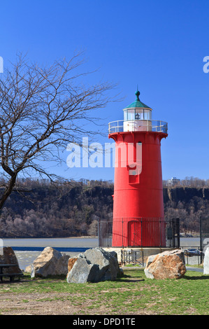 Jeffrey's, AKA ' Le Petit phare rouge' sur la rivière Hudson dans la région de Manhattan à New York, NY Banque D'Images