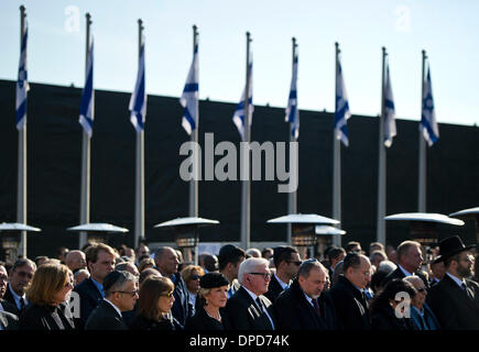Jérusalem, Israël. 13 Jan, 2014. Le ministre allemand des affaires étrangères, Frank-Walter STEINMEIER (SPD, C) assiste à la cérémonie de deuil national d'Ariel Sharon, ancien Premier Ministre d'Israël, à Jérusalem, Israël, 13 janvier 2014. Photo : Daniel Naupold/dpa/Alamy Live News Banque D'Images