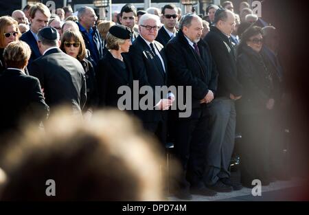 Jérusalem, Israël. 13 Jan, 2014. Le ministre allemand des affaires étrangères, Frank-Walter STEINMEIER (SPD, C) assiste à la cérémonie de deuil national d'Ariel Sharon, ancien Premier Ministre d'Israël, à Jérusalem, Israël, 13 janvier 2014. Photo : Daniel Naupold/dpa/Alamy Live News Banque D'Images
