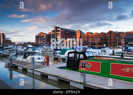 La marina de Brayford Pool dans Lincoln, Lincolnshire, tard dans l'après-midi Banque D'Images