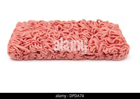 Bloc de viande hachée de bœuf (500g) isolated on a white background studio. Banque D'Images