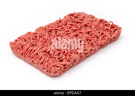 Bloc de viande hachée de bœuf (500g) isolated on a white background studio. Banque D'Images