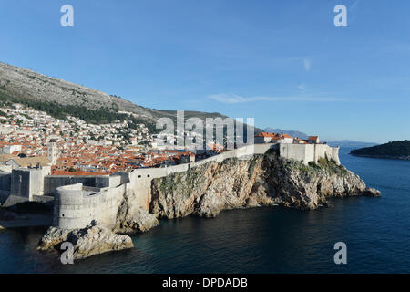 Dubrovnik, Croatie. 05Th Jan, 2014. Vue de la vieille ville historique de Dubrovnik, Croatie, 08 janvier 2014. La vieille ville fait partie du patrimoine mondial de l'Unesco. Photo : Jens Kalaene/dpa/Alamy Live News Banque D'Images