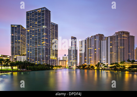 Miami, Floride, USA au Brickell Key et la rivière Miami. Banque D'Images