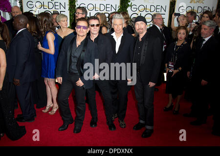 Los Angeles, USA. Jan 11, 2014. Bono (L-R), Larry Mullen junior, Adam Clayton et le bord du groupe U2 Irlandais assister à la 71e Golden Globe Awards annuels aka Golden Globes à l'hôtel Beverly Hilton à Los Angeles, USA, le 12 janvier 2014. Photo : Hubert Boesl/dpa/Alamy Live News Banque D'Images