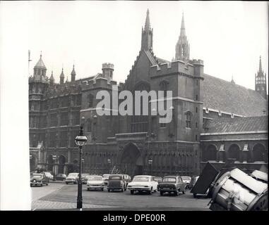 25 janvier 1965 - Sir Winston de mentir dans la région de Westminster Hall : Il a été annoncé que Sir Winston Churchill se situera dans la région pendant trois jours dans le Westminster Hall avant son état procession funéraire et la Cathédrale St Paul du service le samedi. La photo montre la vue du Westminster Hall montrant l'entrée principale du célèbre bâtiment. (Crédit Image : © Keystone Photos USA/ZUMAPRESS.com) Banque D'Images