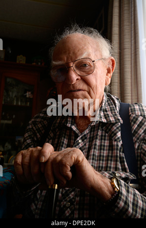 A 93 ans à son domicile. Banque D'Images