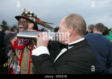 Le plomb annuelle traditionnelle jusqu'à, et jeu de la Haxey Hood tenue en janvier dans le Nord du Lincolnshire, Angleterre, RU Banque D'Images