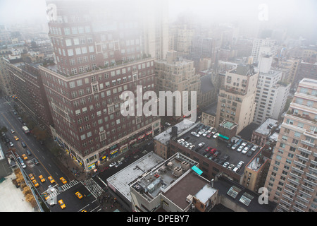 À angle élevé cityscape in mist, New York City, USA Banque D'Images