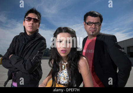 Mar 15, 2006 - Los Angeles, Californie, USA - pop-rock mexicain Belanova photographié en mars 2006. Le Latin Grammy-nommé groupe synth-pop mexicain se compose de DENISSE GUERRERO, programmateur et clavier EDGAR HUERTA, et Ricardo 'RICHIE' aréole à la basse. (Crédit Image : © Leopolda Pena/ZUMA Press) RESTRICTIONS : Date exacte inconnue ! Banque D'Images