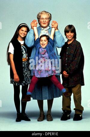 13 février 2006 - UN ADH10990.''MRS. DOUBTFIRE''.LISA JAKUB, MARA WILSON, ROBIN WILLIAMS, et .MATTHEW LAWRENCE. (Crédit Image : © Globe Photos/ZUMApress.com) Banque D'Images