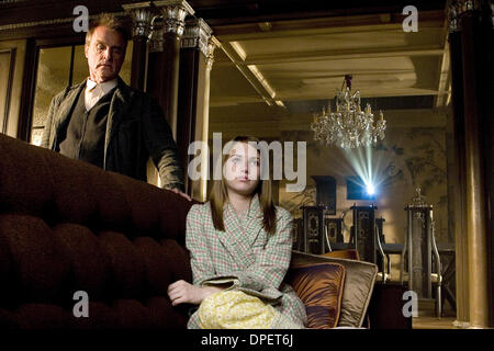 Mar. 28, 2006 - MARSHALL BELL comme Leshing et Emma Roberts comme Nancy Drew dans PicturesÃ• Warner Bros. et virtuelle StudiosÃ• mystère familial à'aventure Nancy Drew,Ã" .K53640ES.TV-FILM STILL. (Crédit Image : © Globe Photos/ZUMApress.com) Banque D'Images