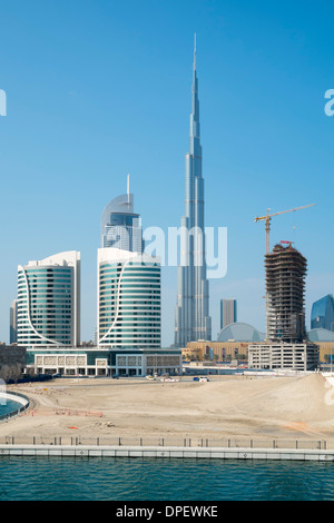 De nouveaux gratte-ciel en construction à de nouvelles affaires et résidentiel commercial Bay à Dubaï Émirats Arabes Unis Banque D'Images