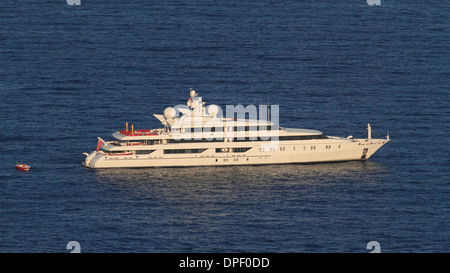 Yacht à moteur Oceanco Indian Empress sur la Côte d'Azur, France, Mer Méditerranée Banque D'Images