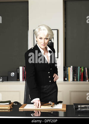 06 août 2006 - Deux fois lauréat de l'Académie des villes" Meryl Streep stars comme Miranda Priestly, l'éditeur de piste magazine.. .K49237LL.TV-FILM STILL. L'année 2006. (Crédit Image : © Globe Photos/ZUMApress.com) Banque D'Images