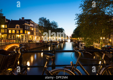 La nuit, les canaux Jordaan, Amsterdam, Pays-Bas Banque D'Images